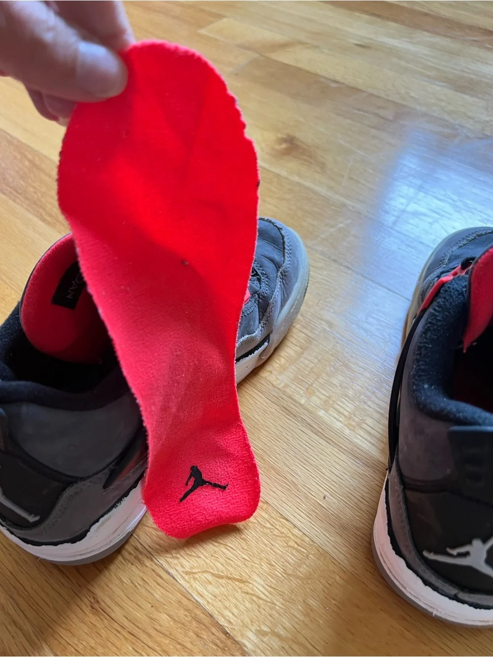 Jordan Kids Basketball Sneakers in Gray with Tomato Accents size 3.5Y